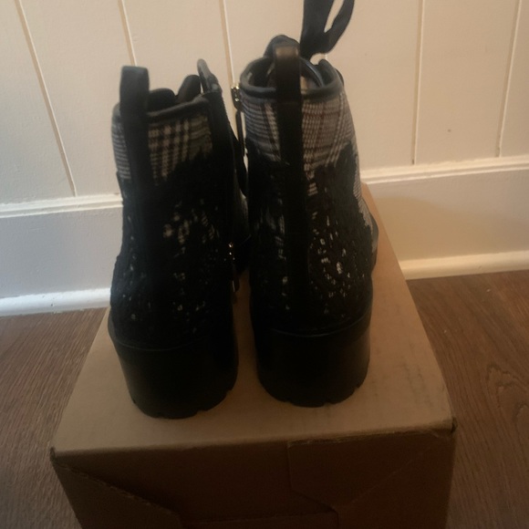 Karl Lagerfild Booties - Picture 4 of 6